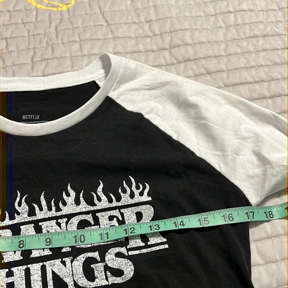 Netflix Stranger Things raglan tee juniors size medium black white 3/4 sleeves - Picture 5 of 10